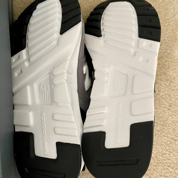 New Balance 997 Grey White Women Size 5 (NWT) - Picture 4 of 6